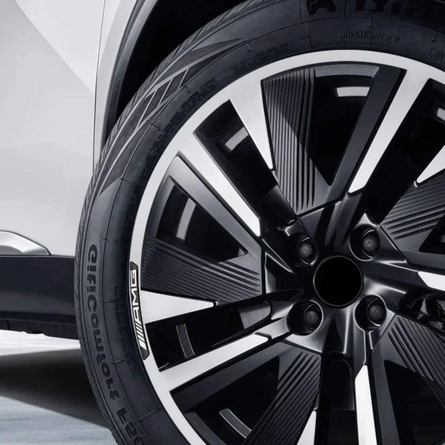 Mercedes-AMG-felirat-alufelnire-fekete-alapon-krom-1