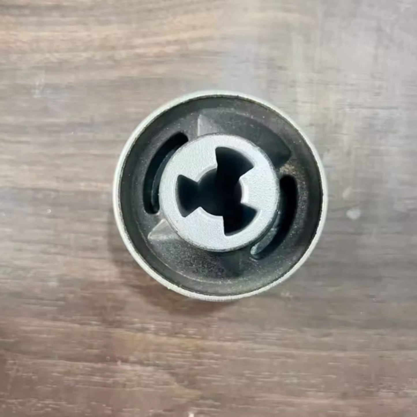 Tesla első futómű lengőkar szilent készlet – bal és jobb oldal