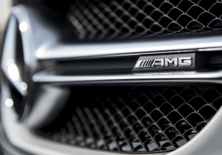 AMG felirat hűtőrácsra