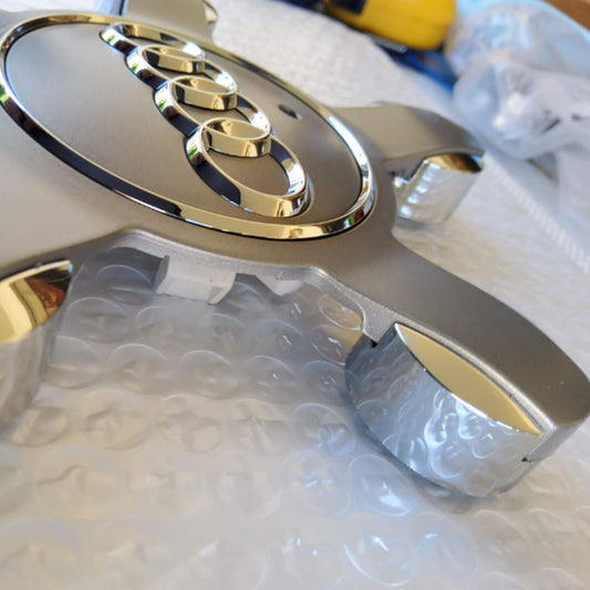 8R0601165 Audi -hoz alufelni közép kupak