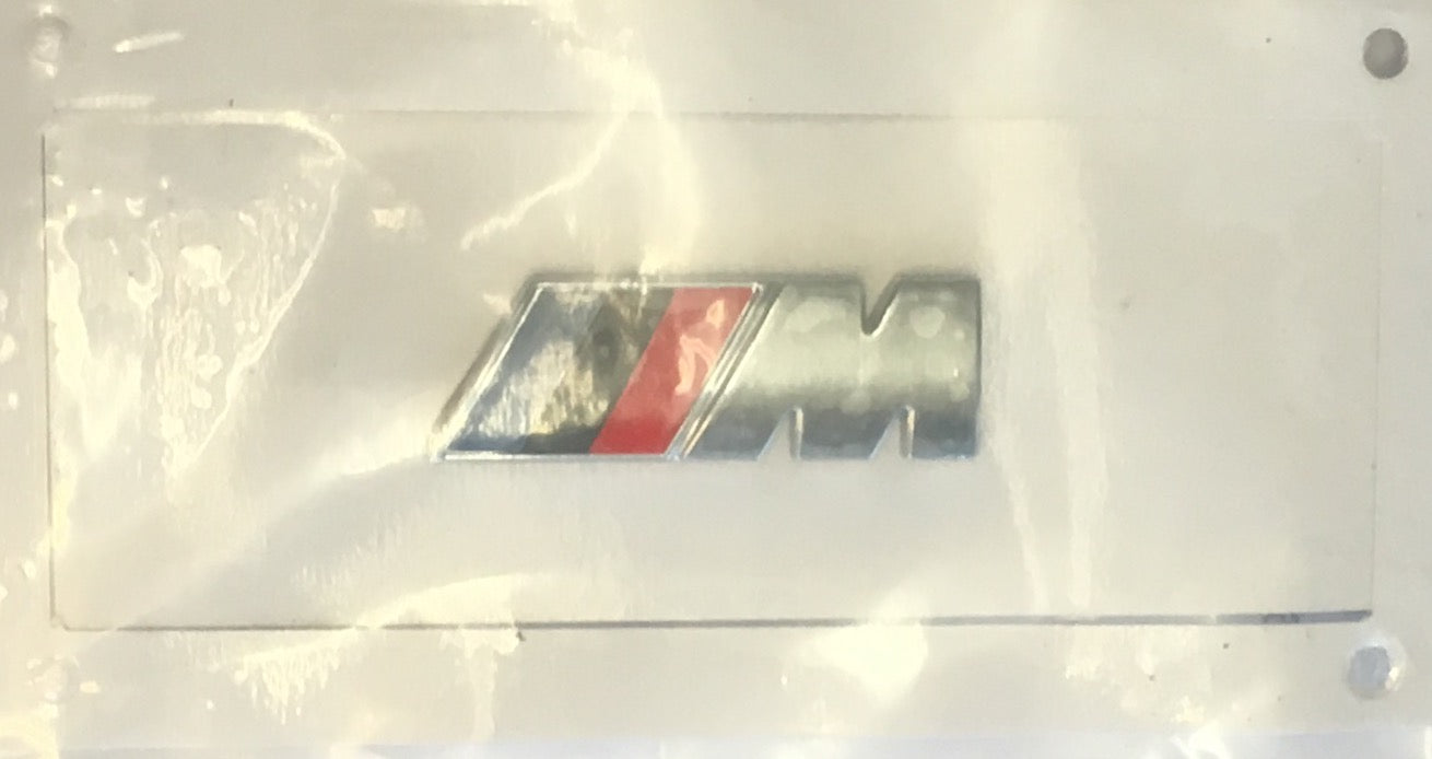 BMW -hez M -es jel sárvédőre
