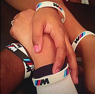 M -es karkötő fehér