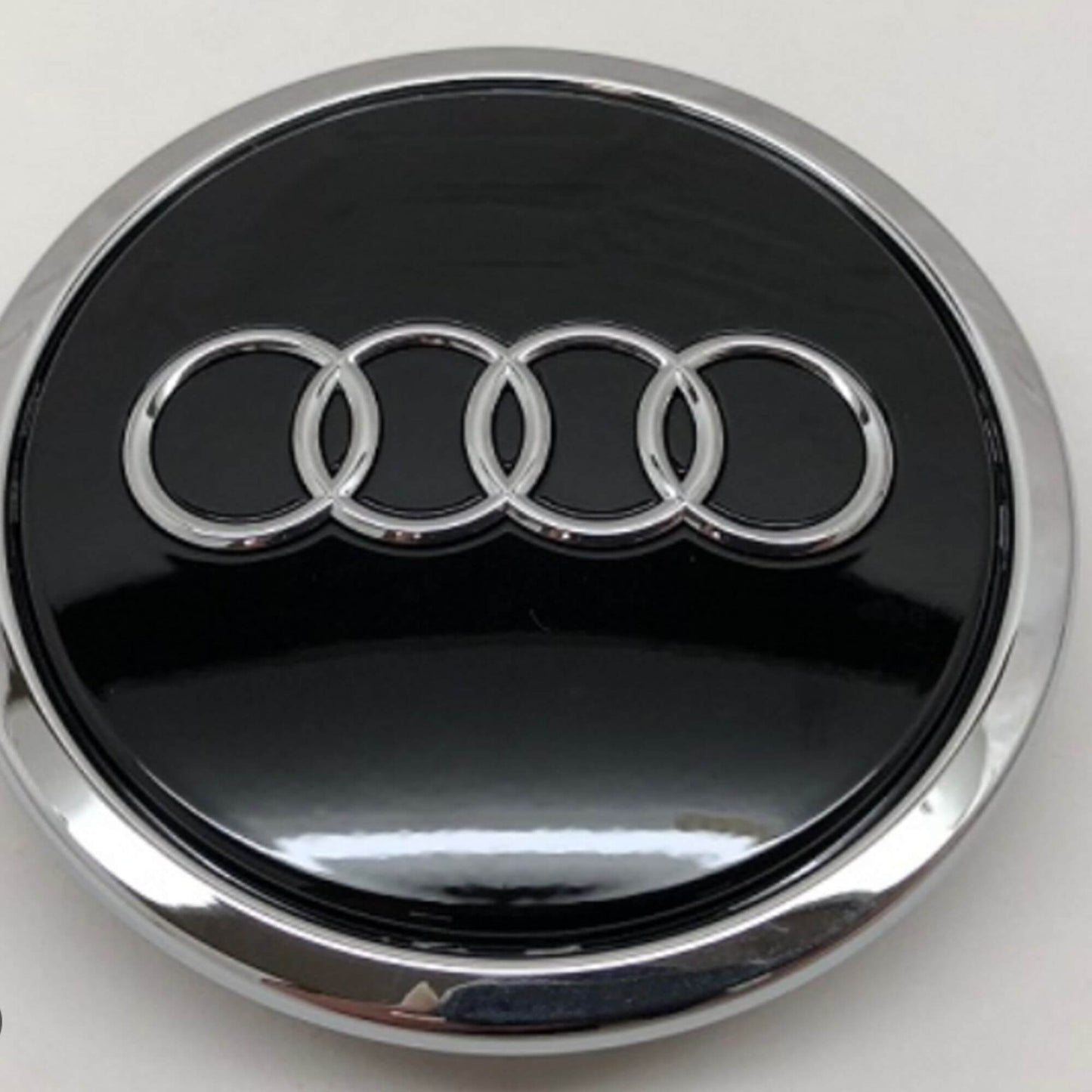 Audi alufelni közép kupak szett – Fekete / Króm (4B0 601 170A, 69 mm)