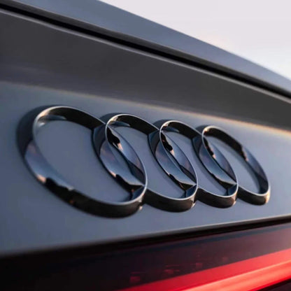 Audi hátsó csomagtér logó / embléma – Fényes fekete, 202 mm