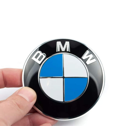 BMW Embléma 82mm - Motorháztetőre és Csomagtérre | Gyors Kiszállítás