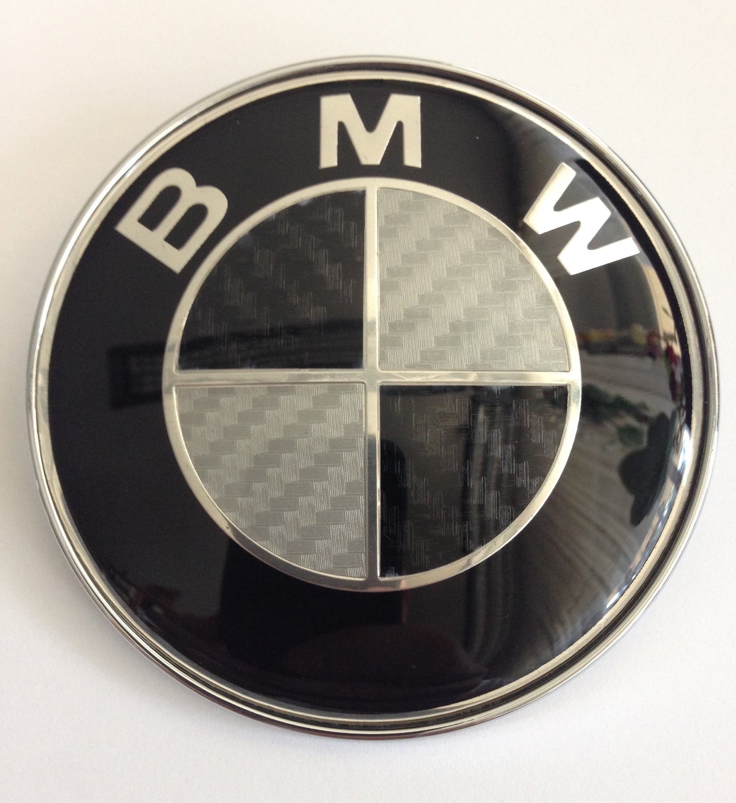 BMW -s embléma (82 mm) Carbon (karbon)