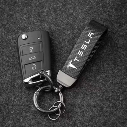 Tesla kulcstartó – karbon mintás bőr (Model 3, S, X, Y)
