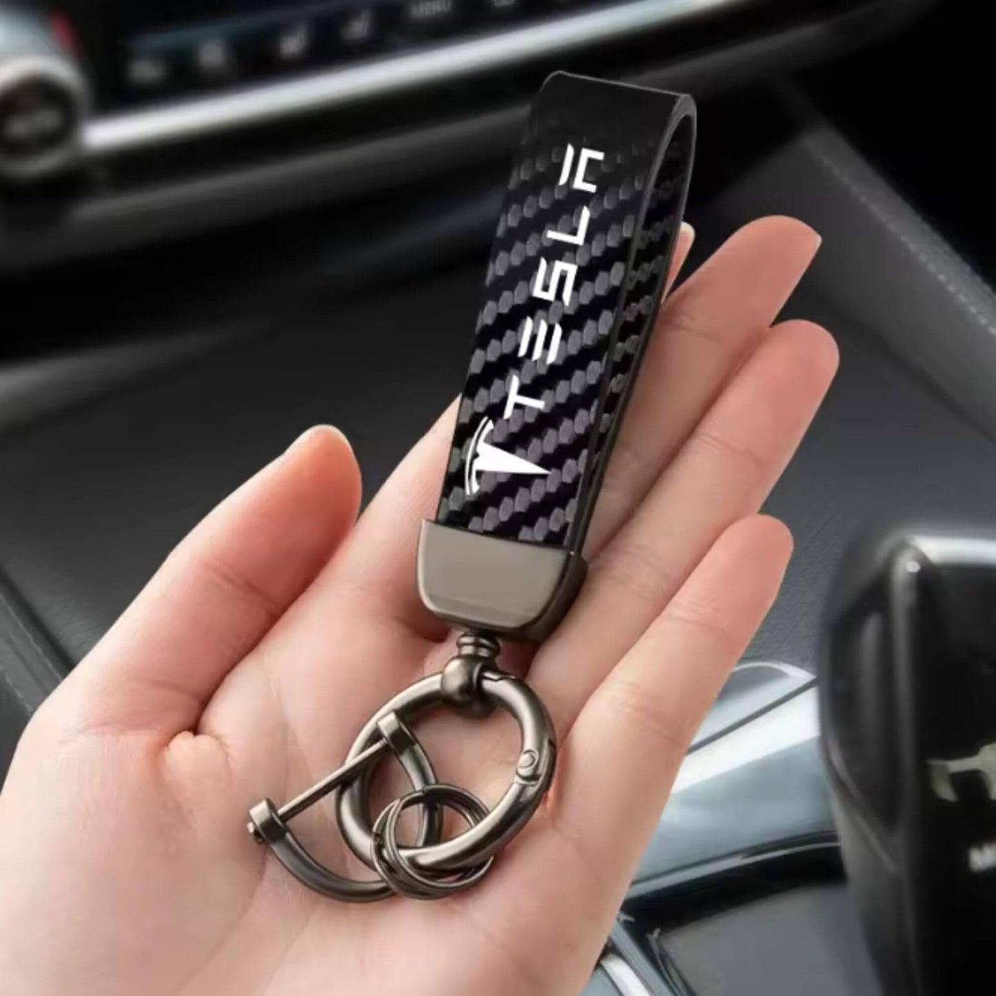 Tesla kulcstartó – karbon mintás bőr (Model 3, S, X, Y)