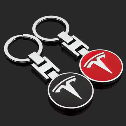 Tesla logós fém kulcstartó
