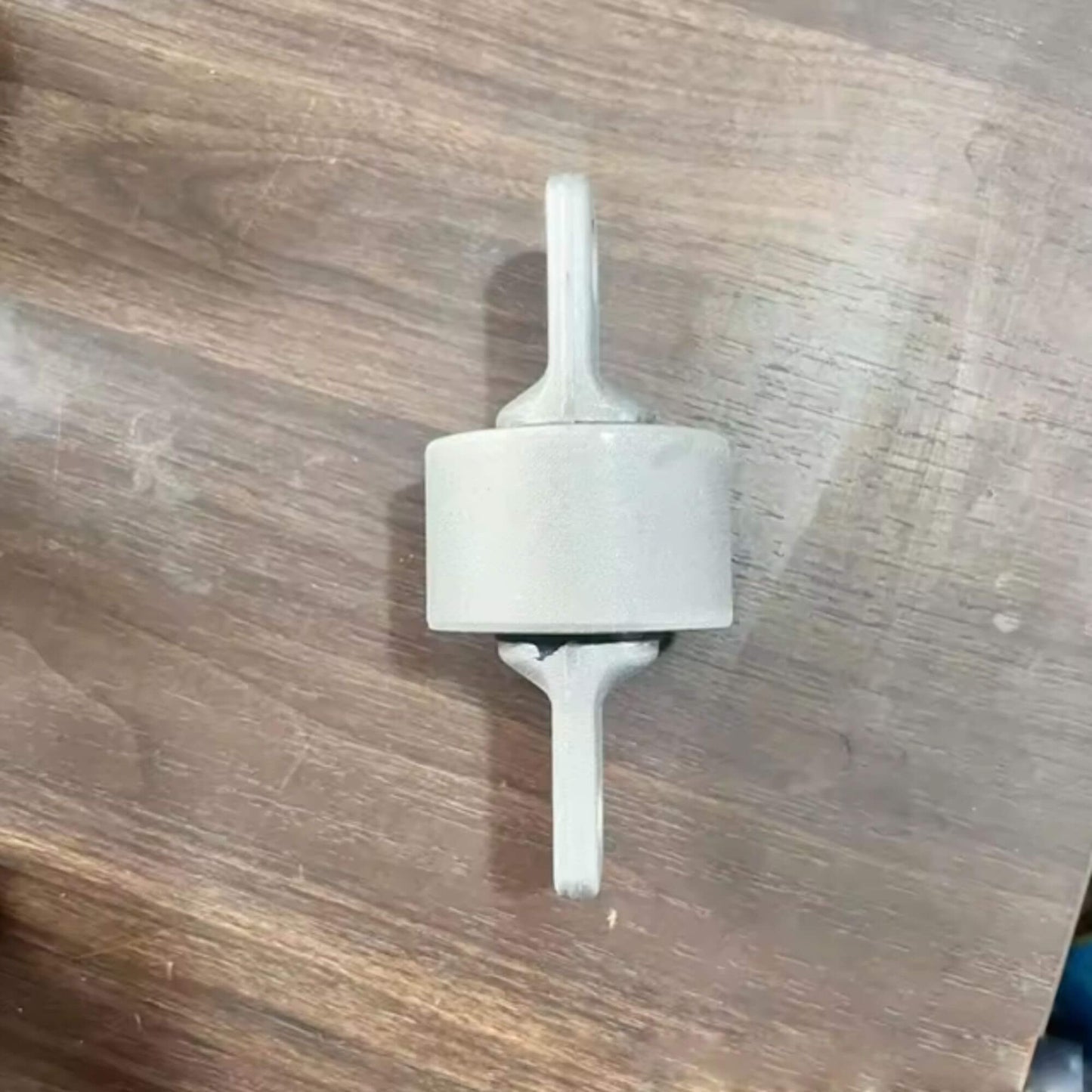 Tesla első futómű lengőkar szilent készlet – bal és jobb oldal