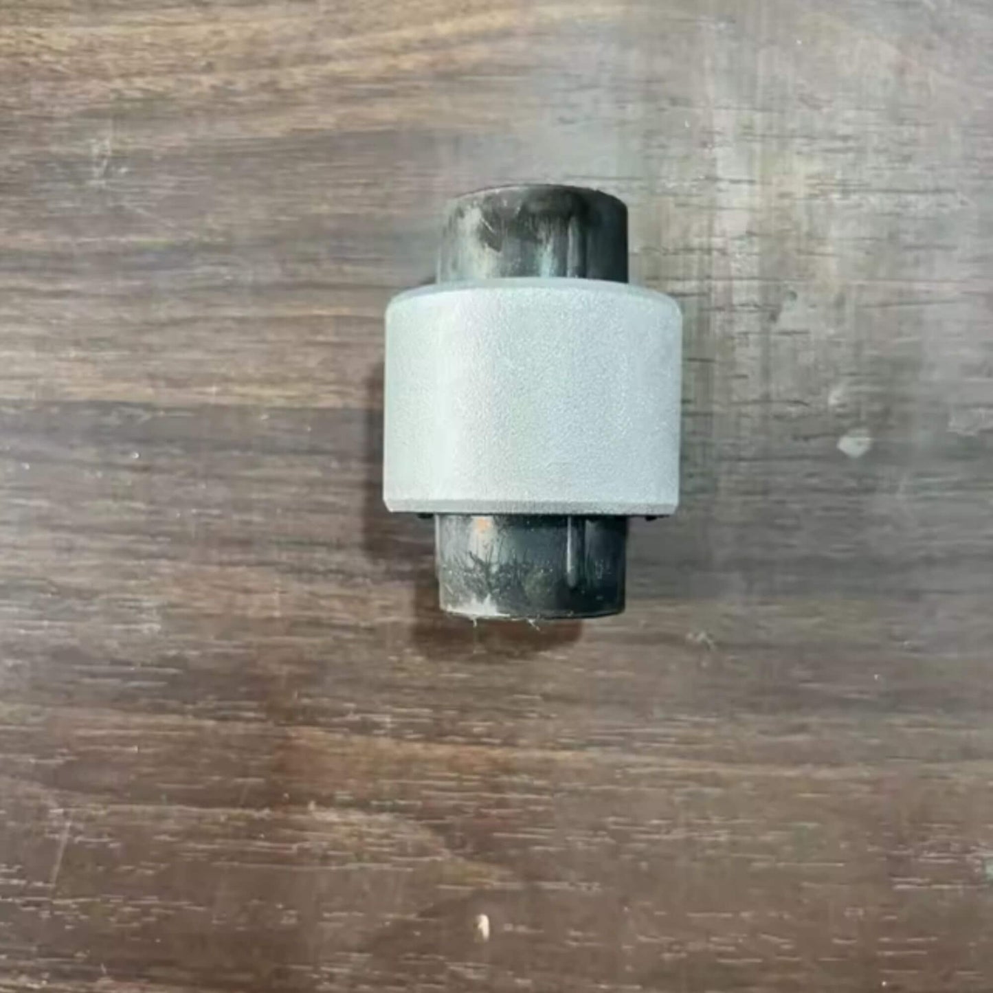 Tesla első futómű lengőkar szilent készlet – bal és jobb oldal