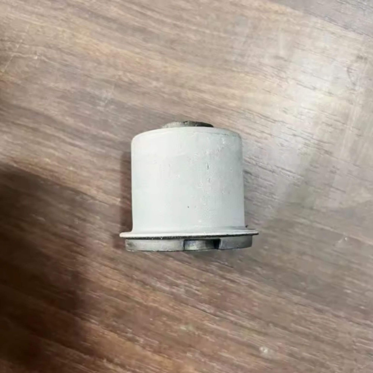 Tesla első futómű lengőkar szilent készlet – bal és jobb oldal