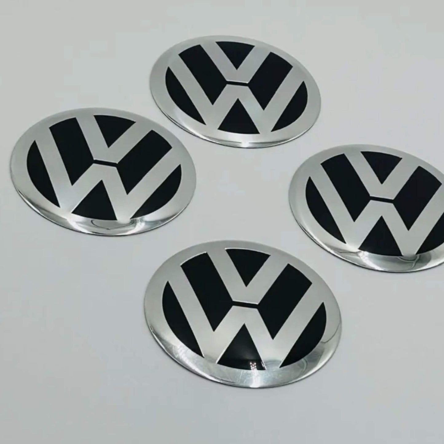 Volkswagen (VW) öntapadós matrica – 65 mm, Króm / Fekete