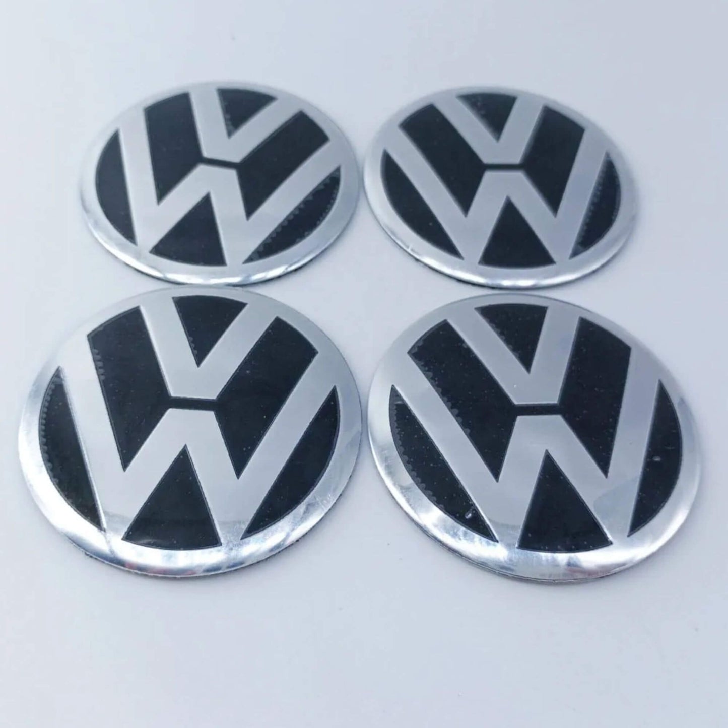 Volkswagen (VW) öntapadós matrica – 65 mm, Króm / Fekete