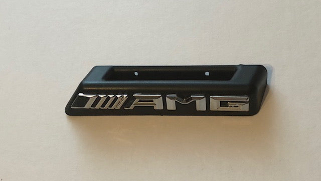 AMG felirat hűtőrácsra