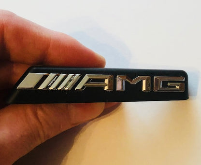 AMG felirat hűtőrácsra