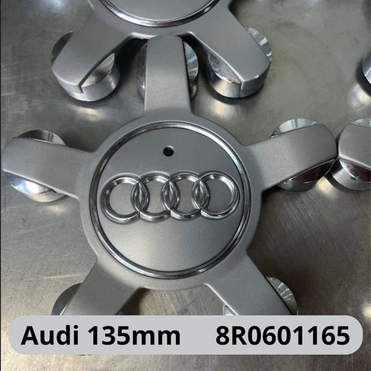 8R0601165 Audi -hoz alufelni közép kupak