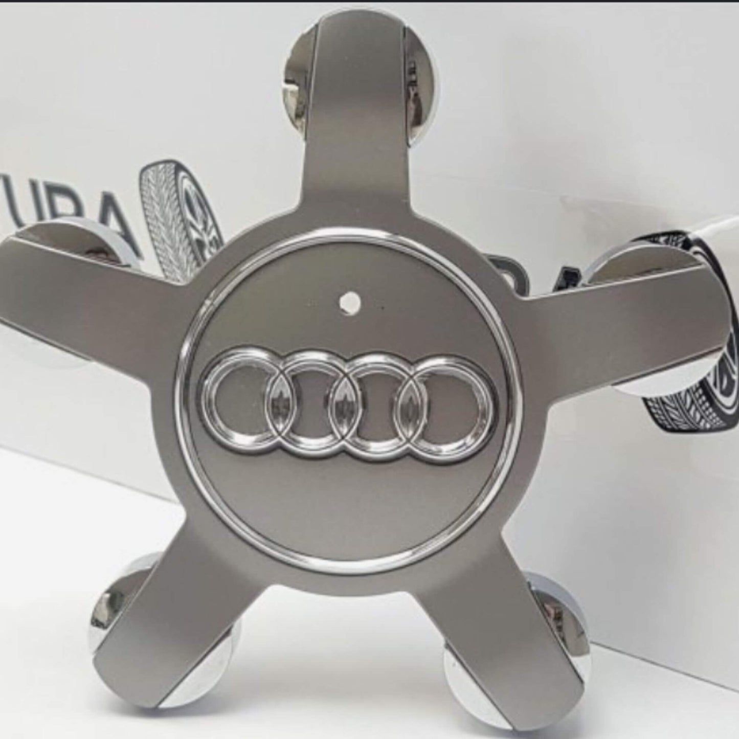 8R0601165 Audi -hoz alufelni közép kupak