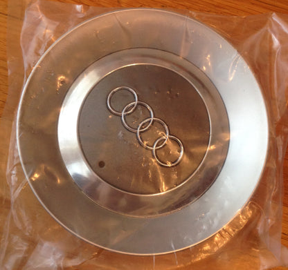 Audi -s felni közép, kupak 8E0601165