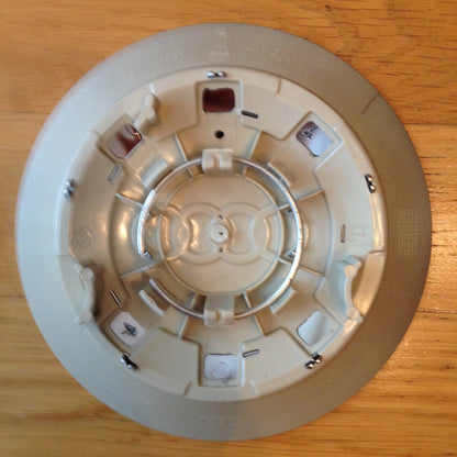 Audi -s felni közép, kupak 8E0601165