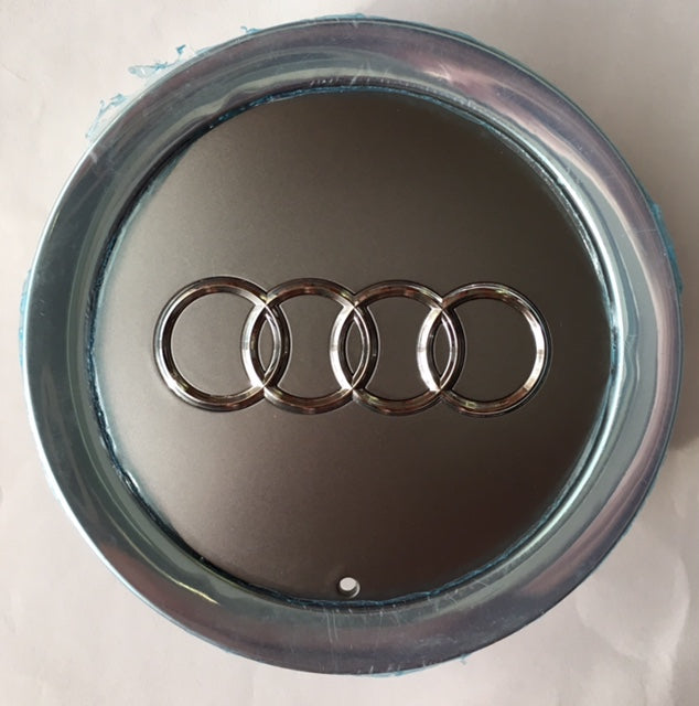 Audi -s felni közép, kupak 4E0601165A