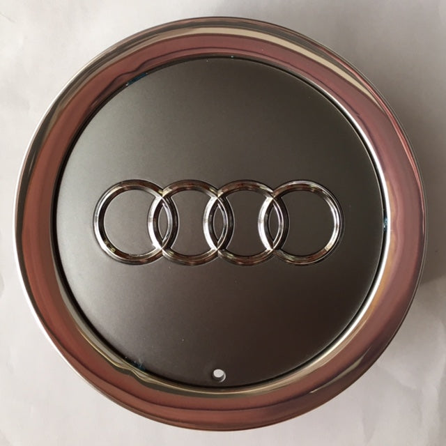 Audi -s felni közép, kupak 4E0601165A