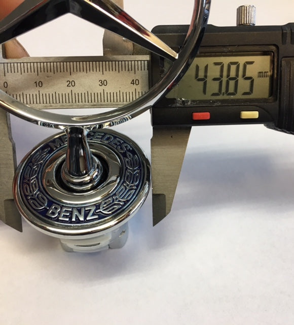 Mercedes -hez csillag, jel, motorháztetőre